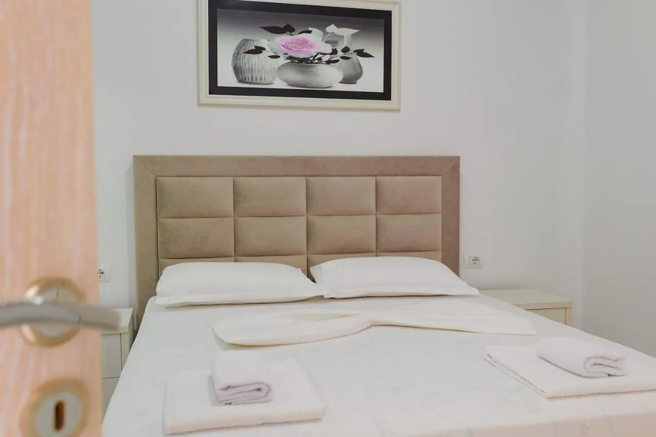 Vila Flori Sarandë 0*,
